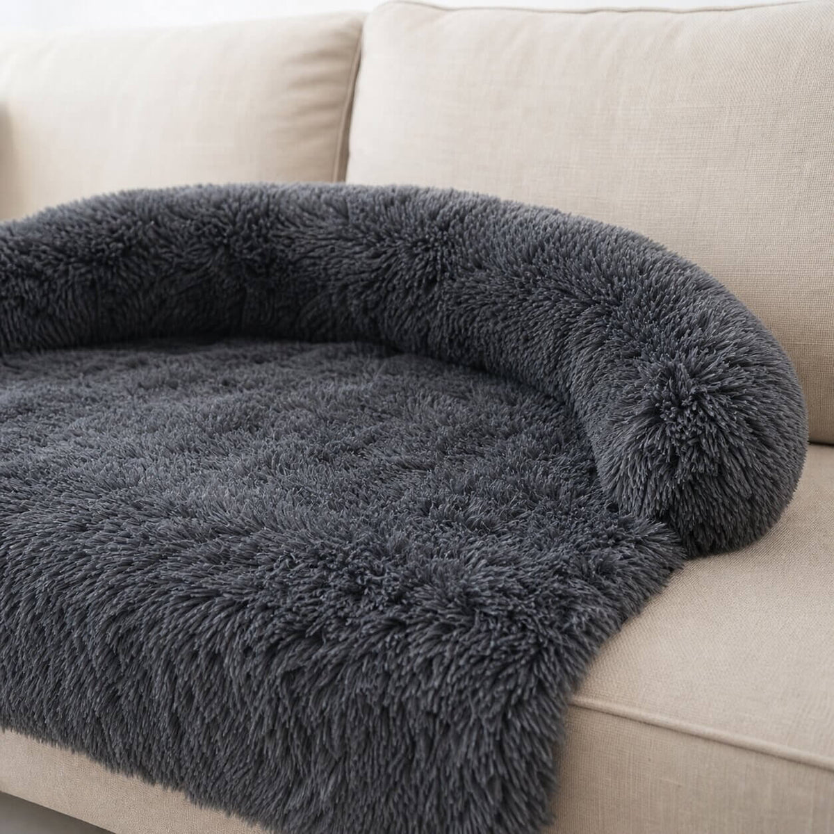 Sofaschutz für Hunde – eigener Platz mit erhöhtem Rand